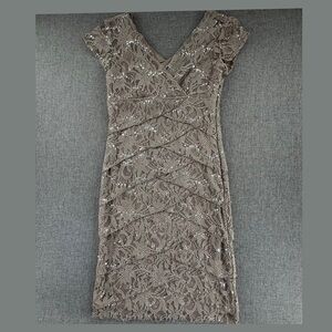 Scarlett Formal Sequin Dress Taupe Tiered ViNeck Lined Size 6 Cap Short Sleeves